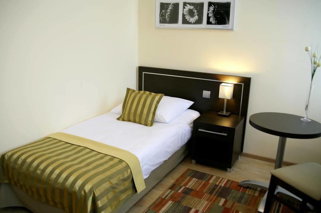 Hotel Safir พอซนาน ภายนอก รูปภาพ