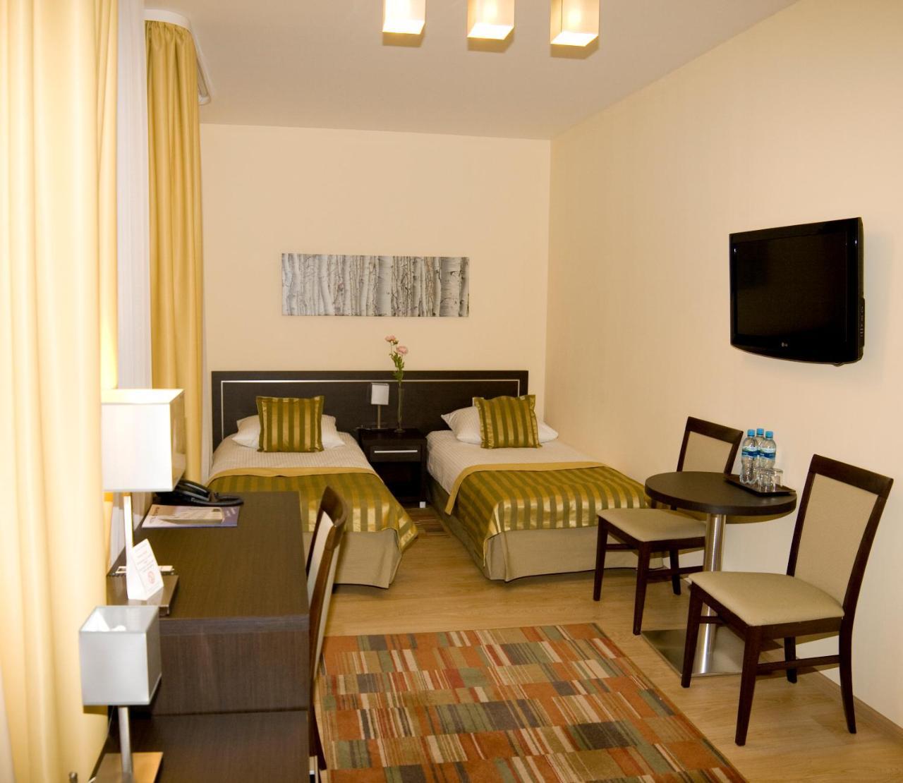 Hotel Safir พอซนาน ภายนอก รูปภาพ