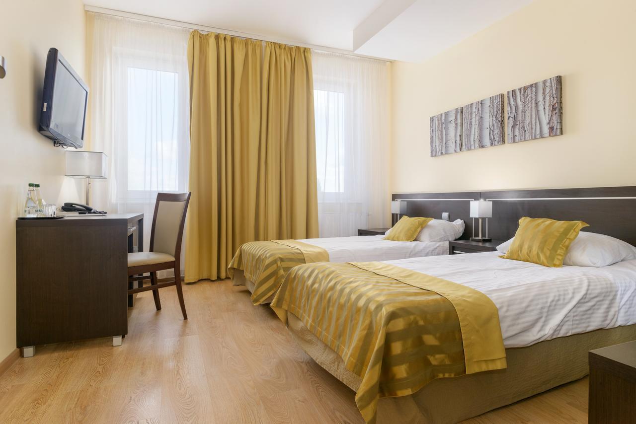 Hotel Safir พอซนาน ภายนอก รูปภาพ