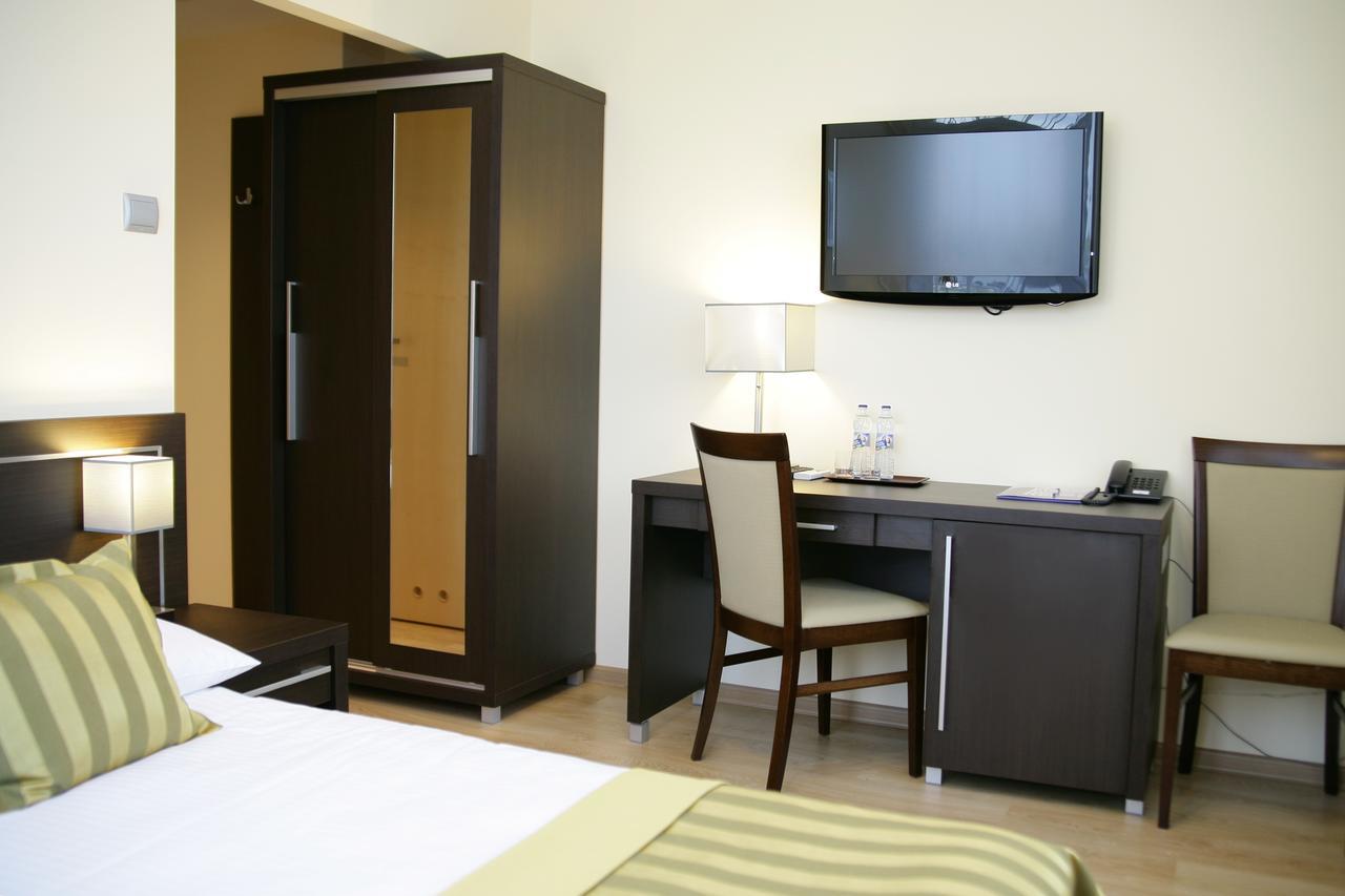 Hotel Safir พอซนาน ภายนอก รูปภาพ