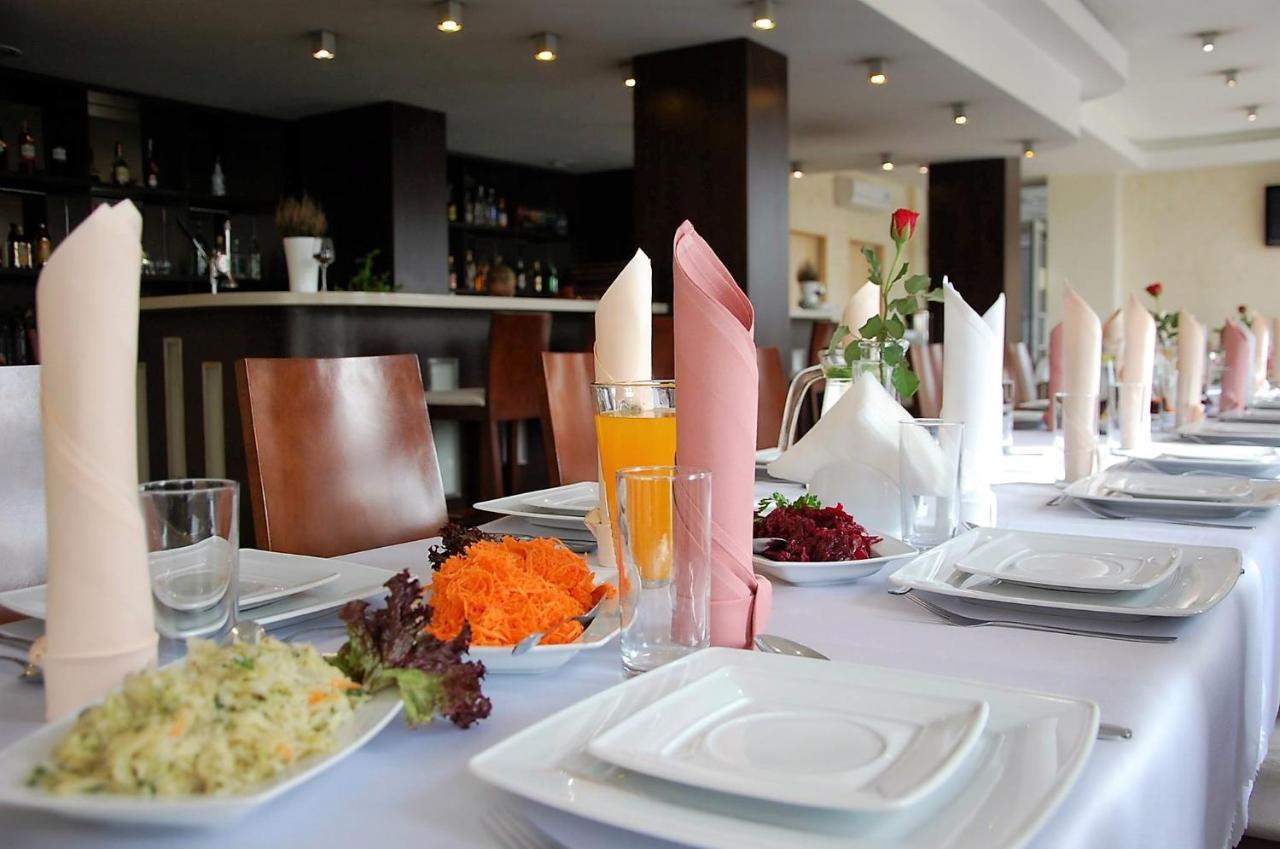 Hotel Safir พอซนาน ภายนอก รูปภาพ